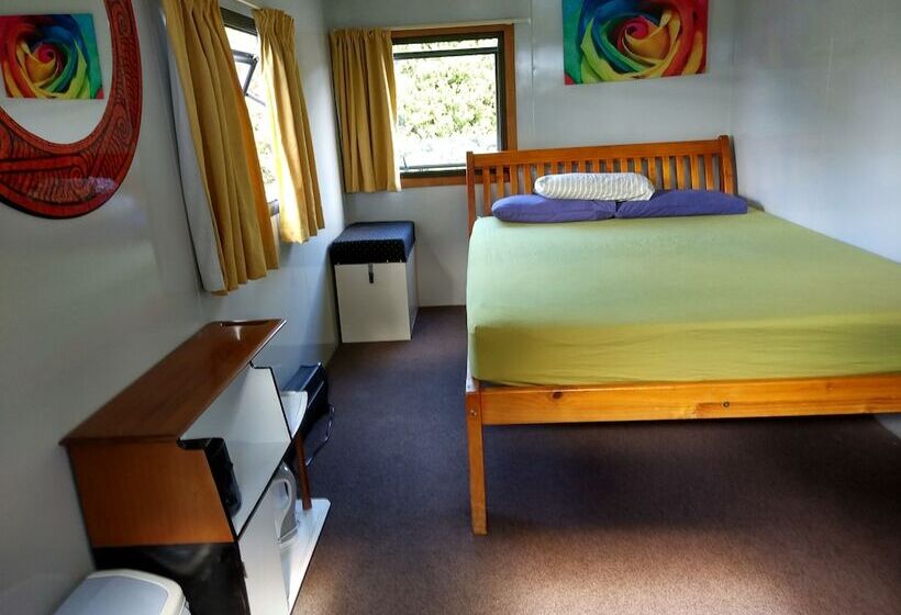 호텔 Picton S Waikawa Bay Holiday Park