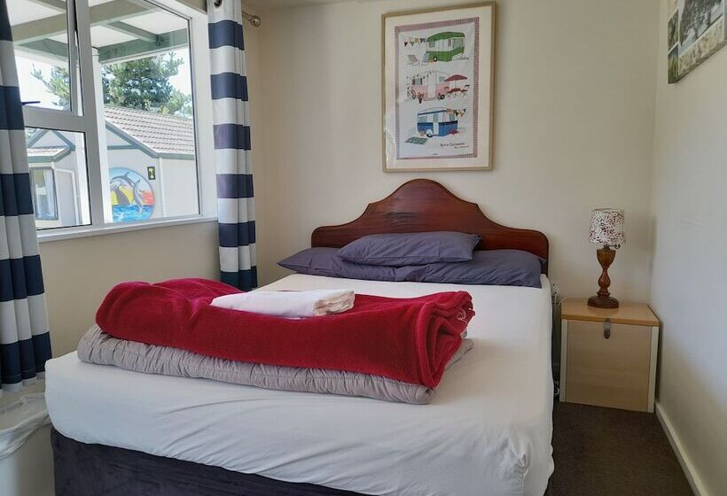 호텔 Picton S Waikawa Bay Holiday Park