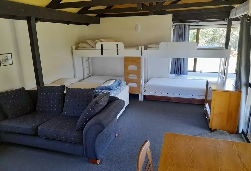 هتل Picton S Waikawa Bay Holiday Park