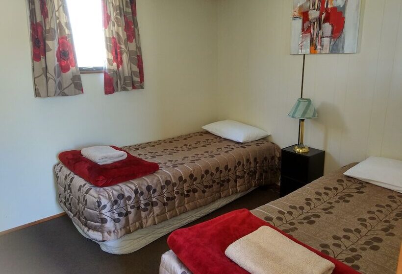 호텔 Picton S Waikawa Bay Holiday Park