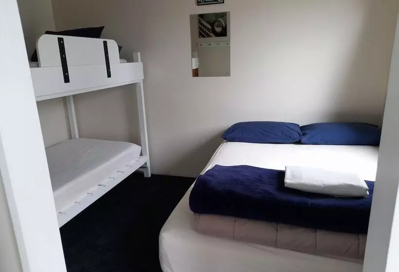 هتل Picton S Waikawa Bay Holiday Park