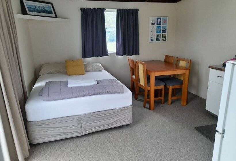 호텔 Picton S Waikawa Bay Holiday Park