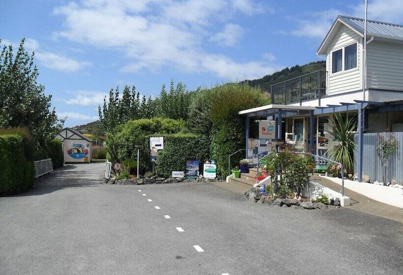 호텔 Picton S Waikawa Bay Holiday Park