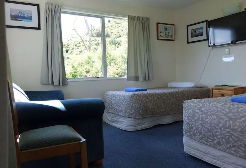 هتل Picton S Waikawa Bay Holiday Park