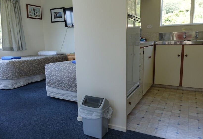 호텔 Picton S Waikawa Bay Holiday Park