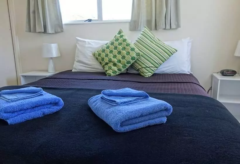 هتل Picton S Waikawa Bay Holiday Park