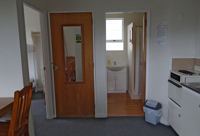 호텔 Picton S Waikawa Bay Holiday Park