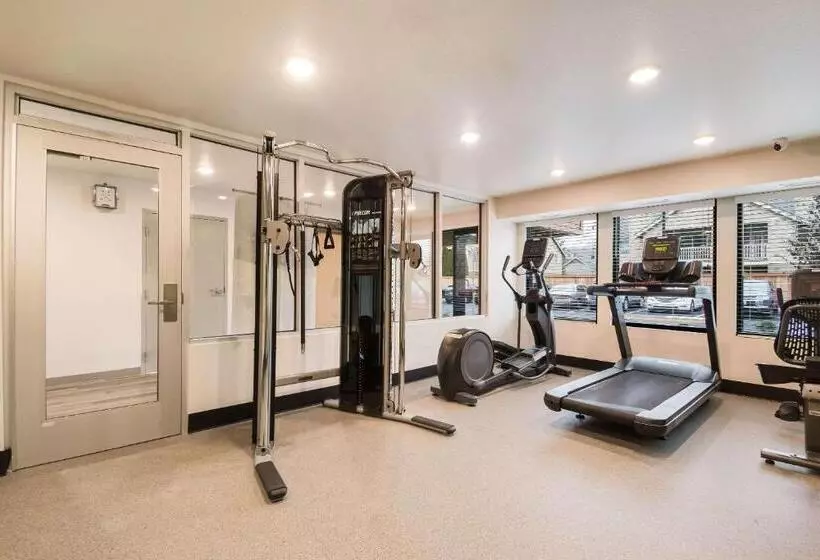 هتل Woodspring Suites Portland Vancouver