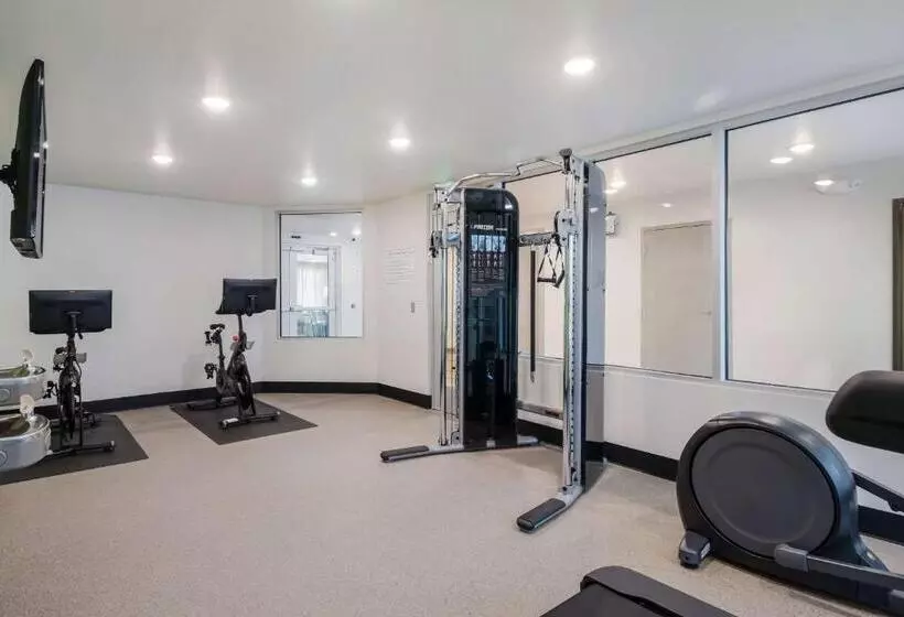 هتل Woodspring Suites Portland Vancouver