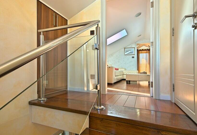 Luxury Villa With Private Pool & Sea View Near City Center Of Poreč