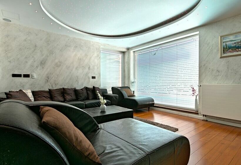 Luxury Villa With Private Pool & Sea View Near City Center Of Poreč