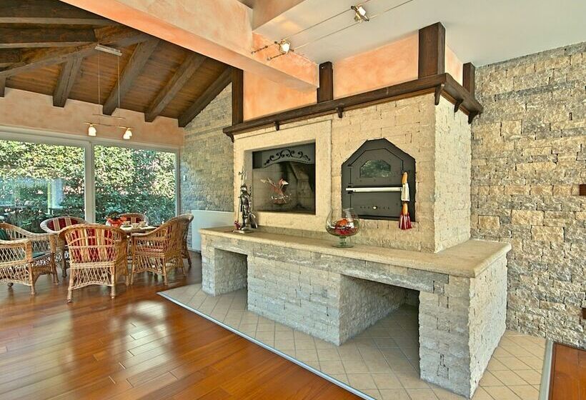 Luxury Villa With Private Pool & Sea View Near City Center Of Poreč