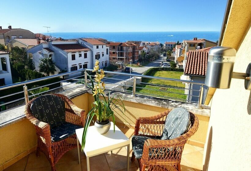 Luxury Villa With Private Pool & Sea View Near City Center Of Poreč