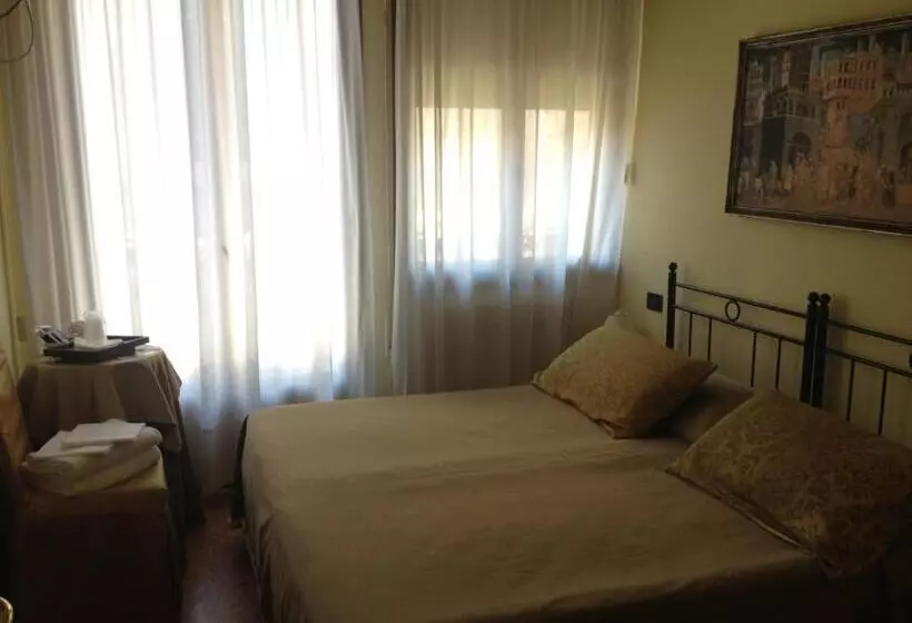 پانسیون Guesthouse Alloggi Agli Artisti