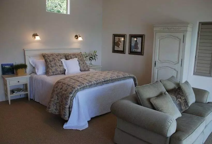 Majatalo Matiatia Bay