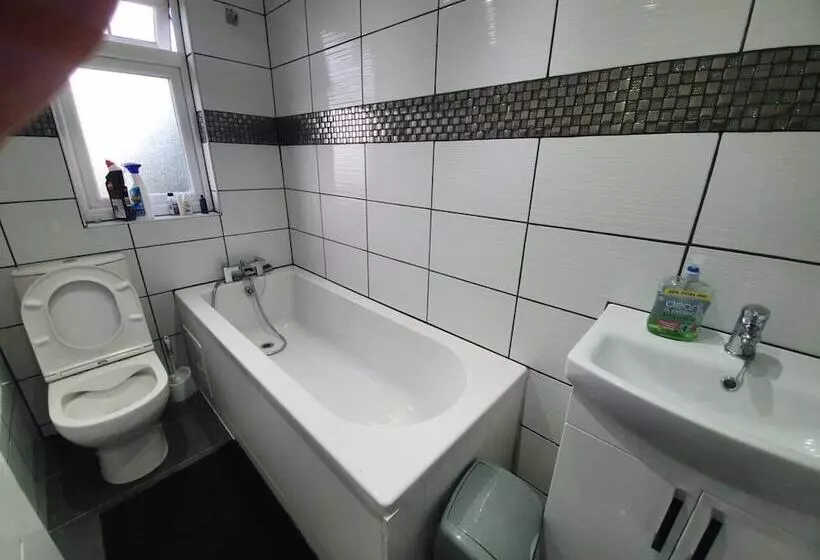 Residenssi Lovely 5 Bed House In Essex