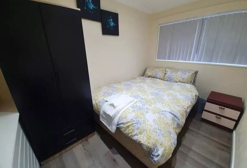 Residenssi Lovely 5 Bed House In Essex