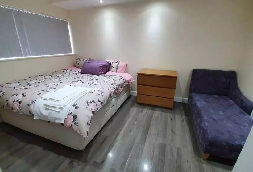 Residenssi Lovely 5 Bed House In Essex