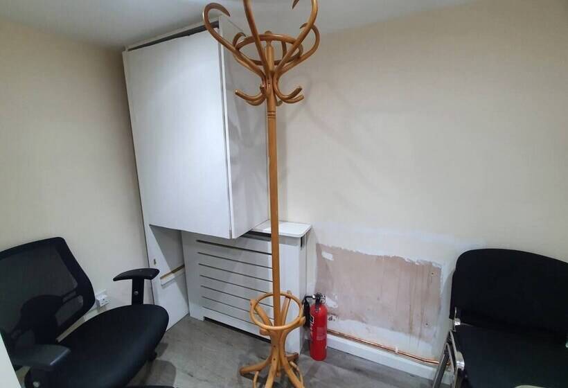 住所  Lovely 5 Bed House In Essex