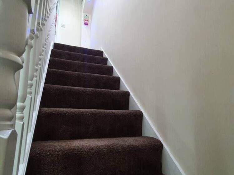 住所  Lovely 5 Bed House In Essex