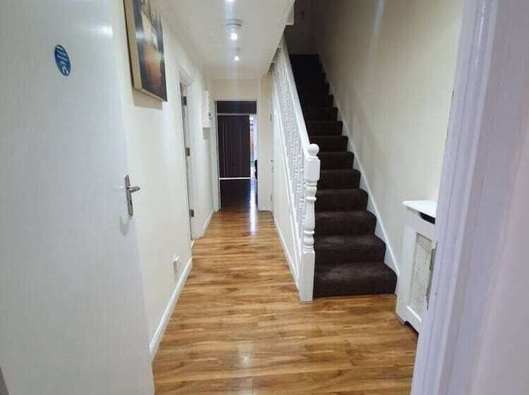 住所  Lovely 5 Bed House In Essex