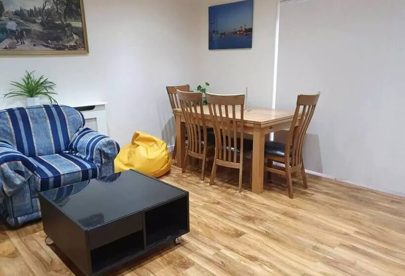 Residenssi Lovely 5 Bed House In Essex