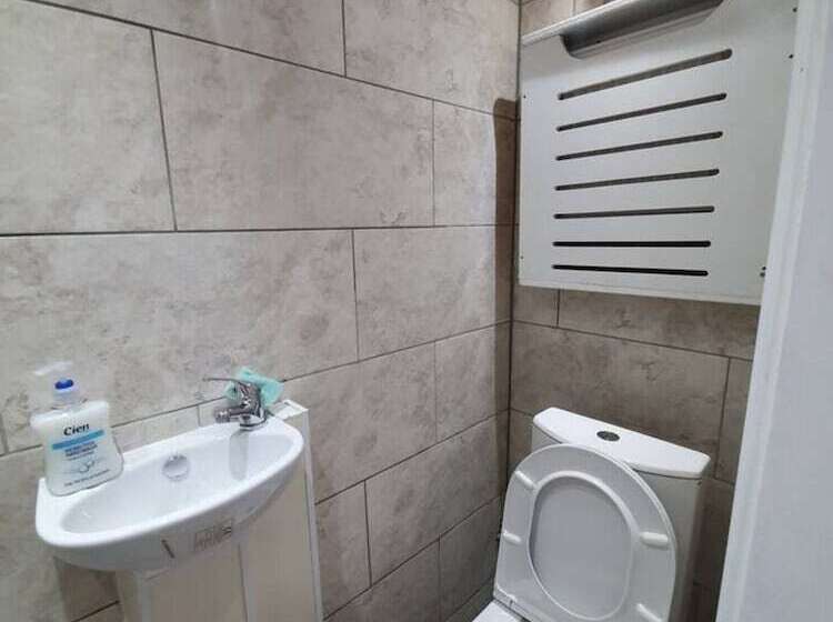 住所  Lovely 5 Bed House In Essex