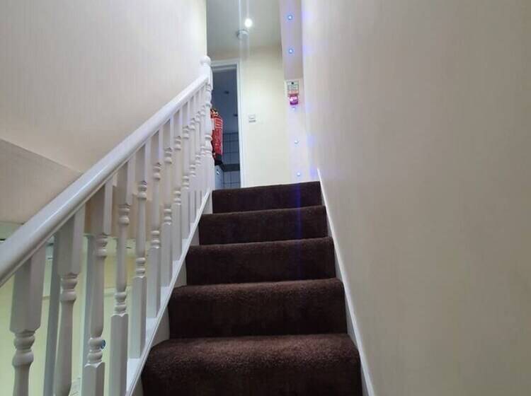 住所  Lovely 5 Bed House In Essex