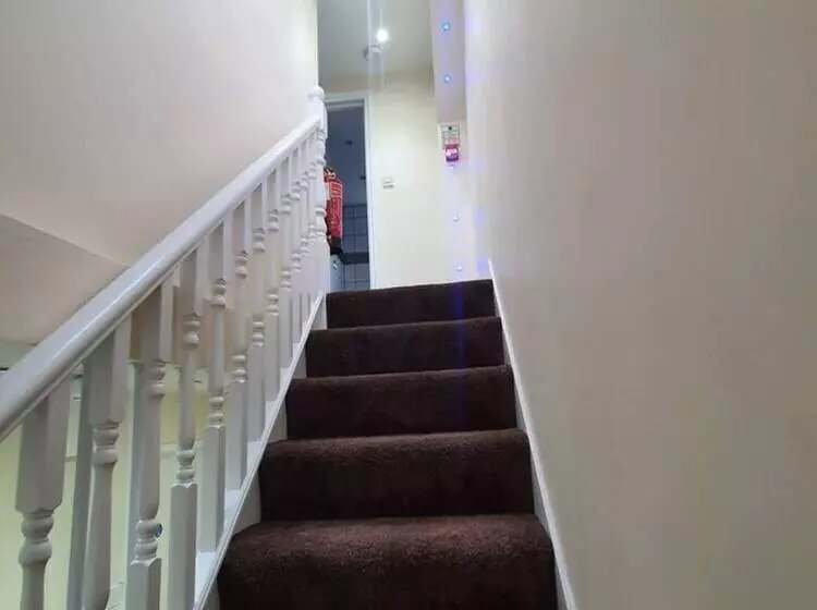 Residenssi Lovely 5 Bed House In Essex