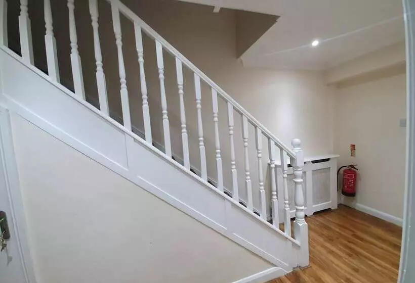 Residenssi Lovely 5 Bed House In Essex