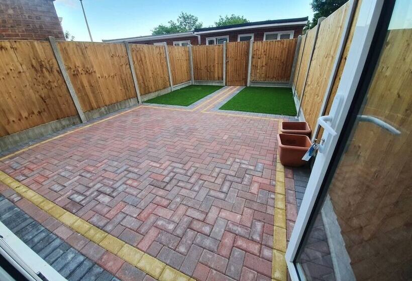 住所  Lovely 5 Bed House In Essex