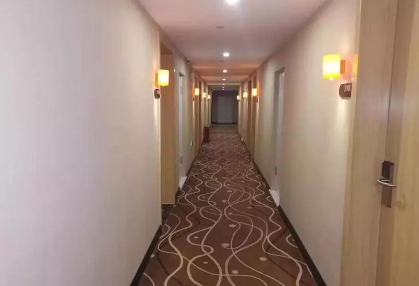 Hotelli 7 Days Premium Chengde University Highspeed Railway Station