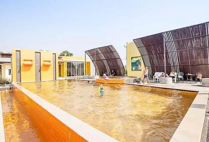 Hotelli Full House Resort