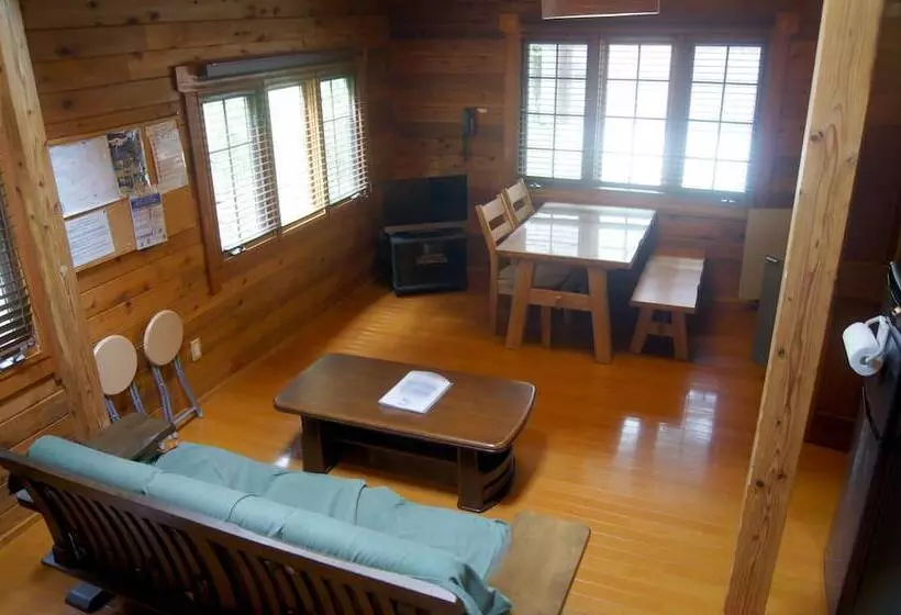 Hotelli Hakuba Brownie Cottage