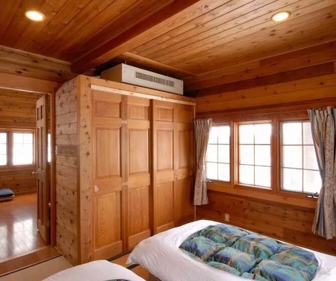 Hotelli Hakuba Brownie Cottage