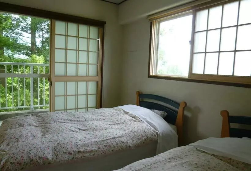 Hotelli Hakuba Brownie Cottage