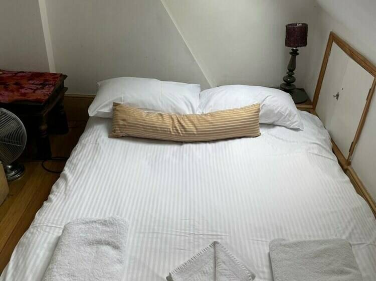 Townhouse Full Of Character In Vibrant Seven Dials