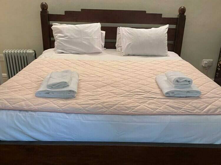 Townhouse Full Of Character In Vibrant Seven Dials