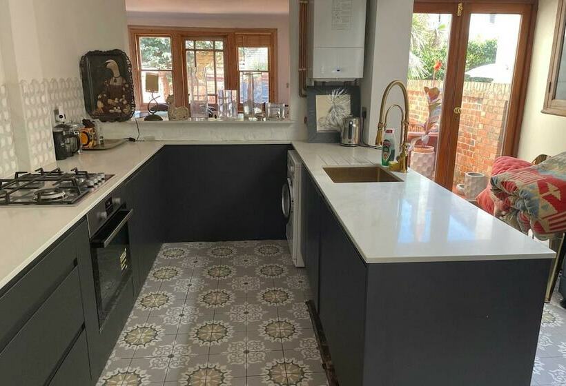 Townhouse Full Of Character In Vibrant Seven Dials