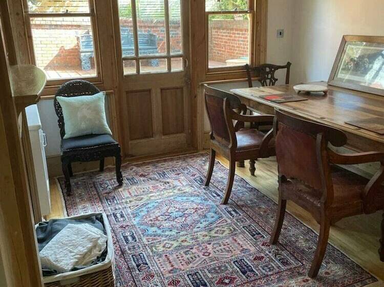 Townhouse Full Of Character In Vibrant Seven Dials