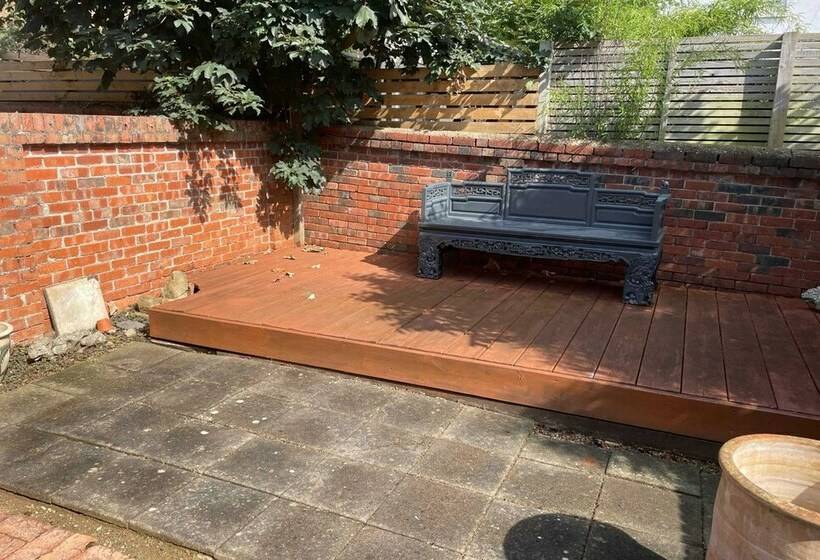 Townhouse Full Of Character In Vibrant Seven Dials