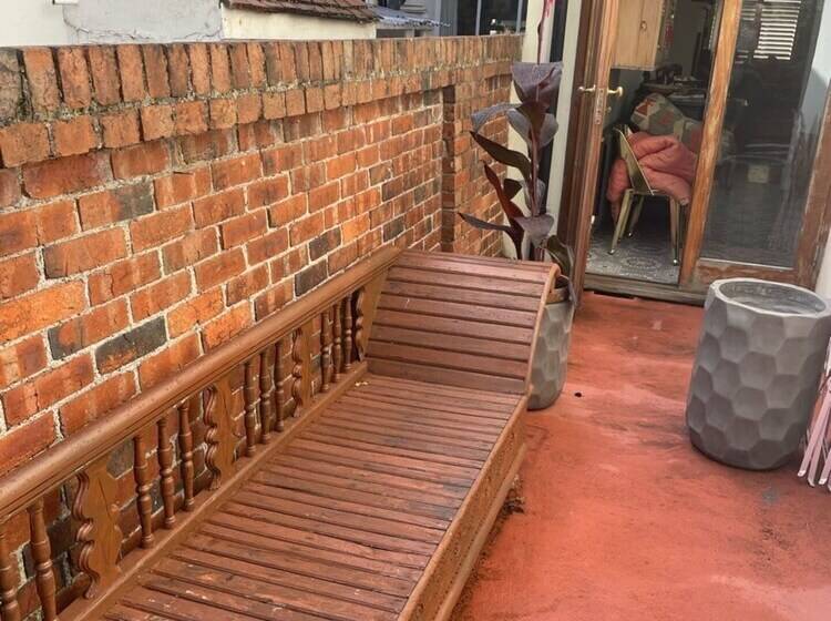 Townhouse Full Of Character In Vibrant Seven Dials