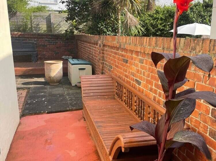 Townhouse Full Of Character In Vibrant Seven Dials