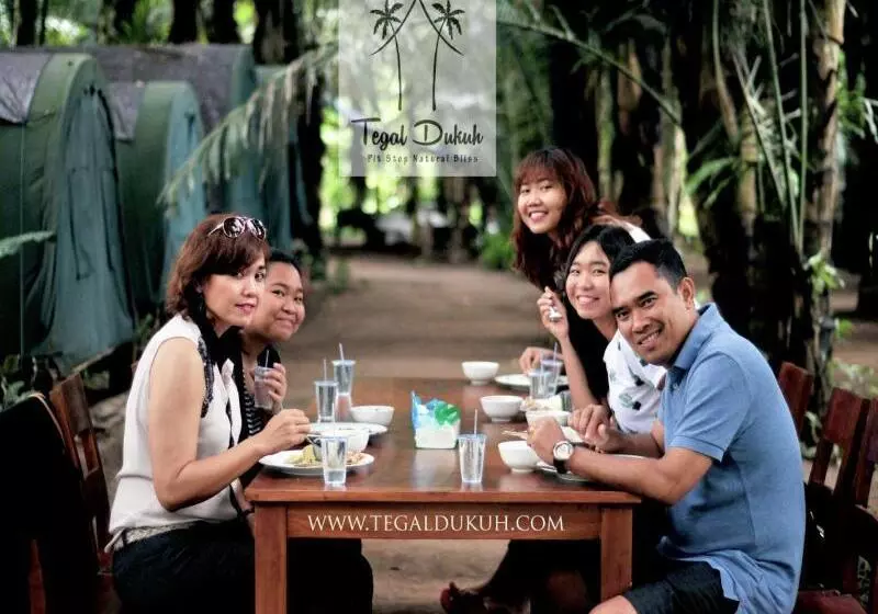 ユースホステル Tegal Dukuh Camp