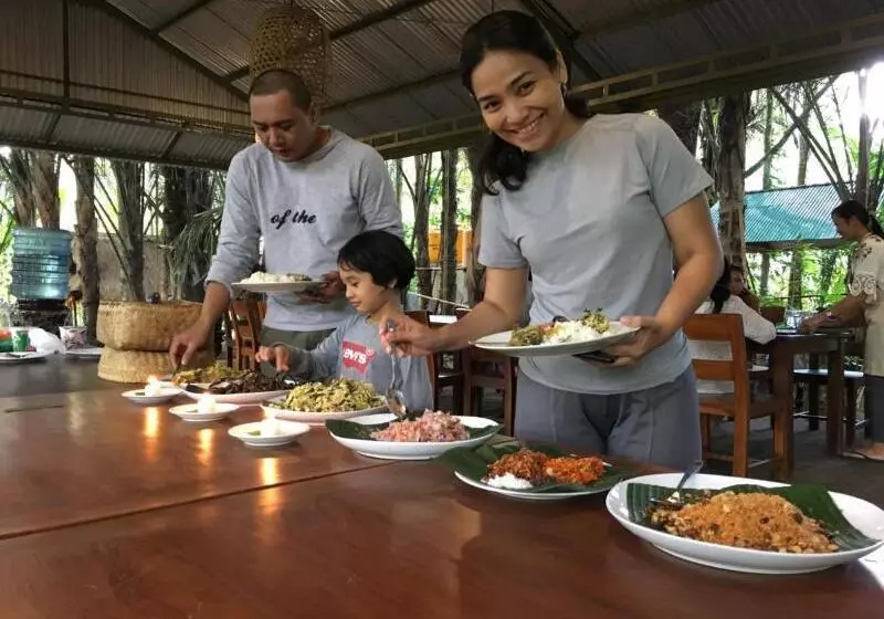 ユースホステル Tegal Dukuh Camp