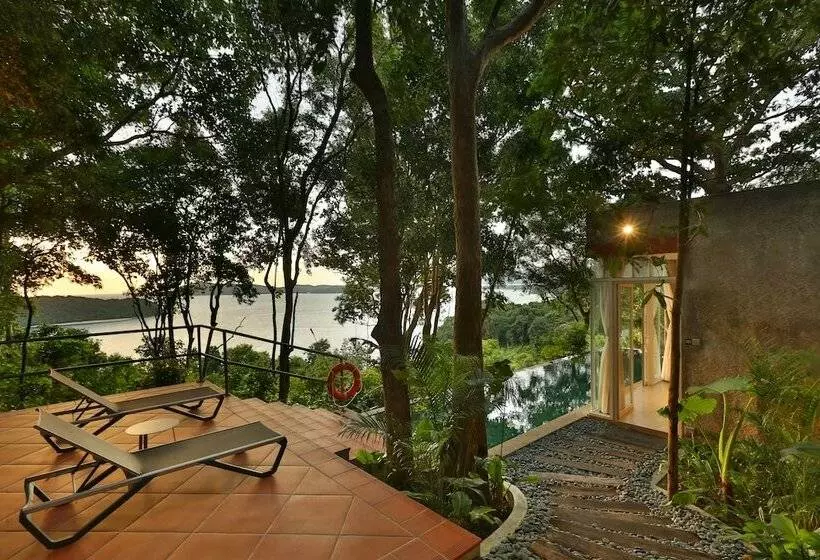 ホテル Ambong Pool Villas