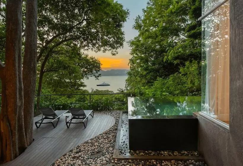 ホテル Ambong Pool Villas