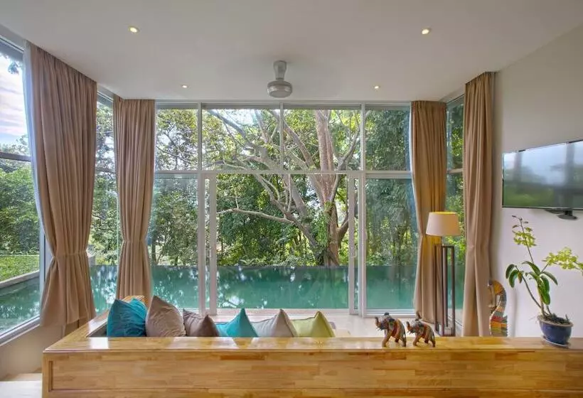 ホテル Ambong Pool Villas