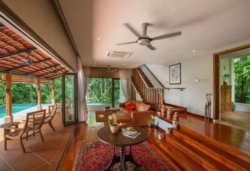 ホテル Ambong Pool Villas
