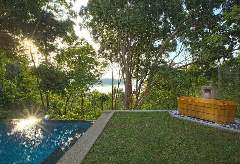 ホテル Ambong Pool Villas